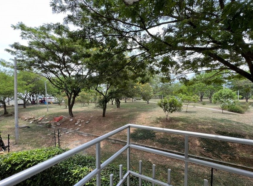 Senderos balcon vista zona verde contigua